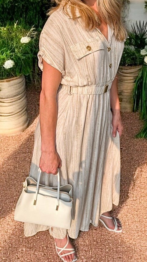 La robe chemise ceinturée