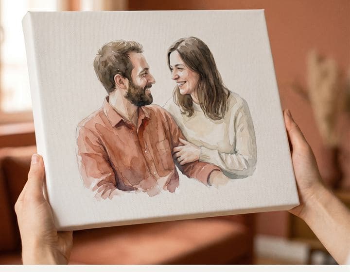 Mise en scène de démonstration : le portrait en aquarelle sur une toile tenue à deux mains