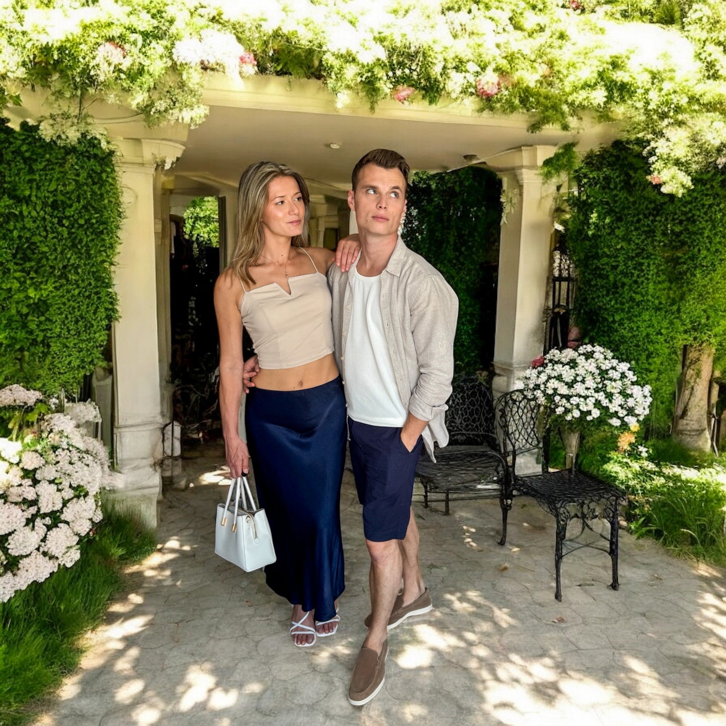 Le Couple Jupe Marine & Haut Beige