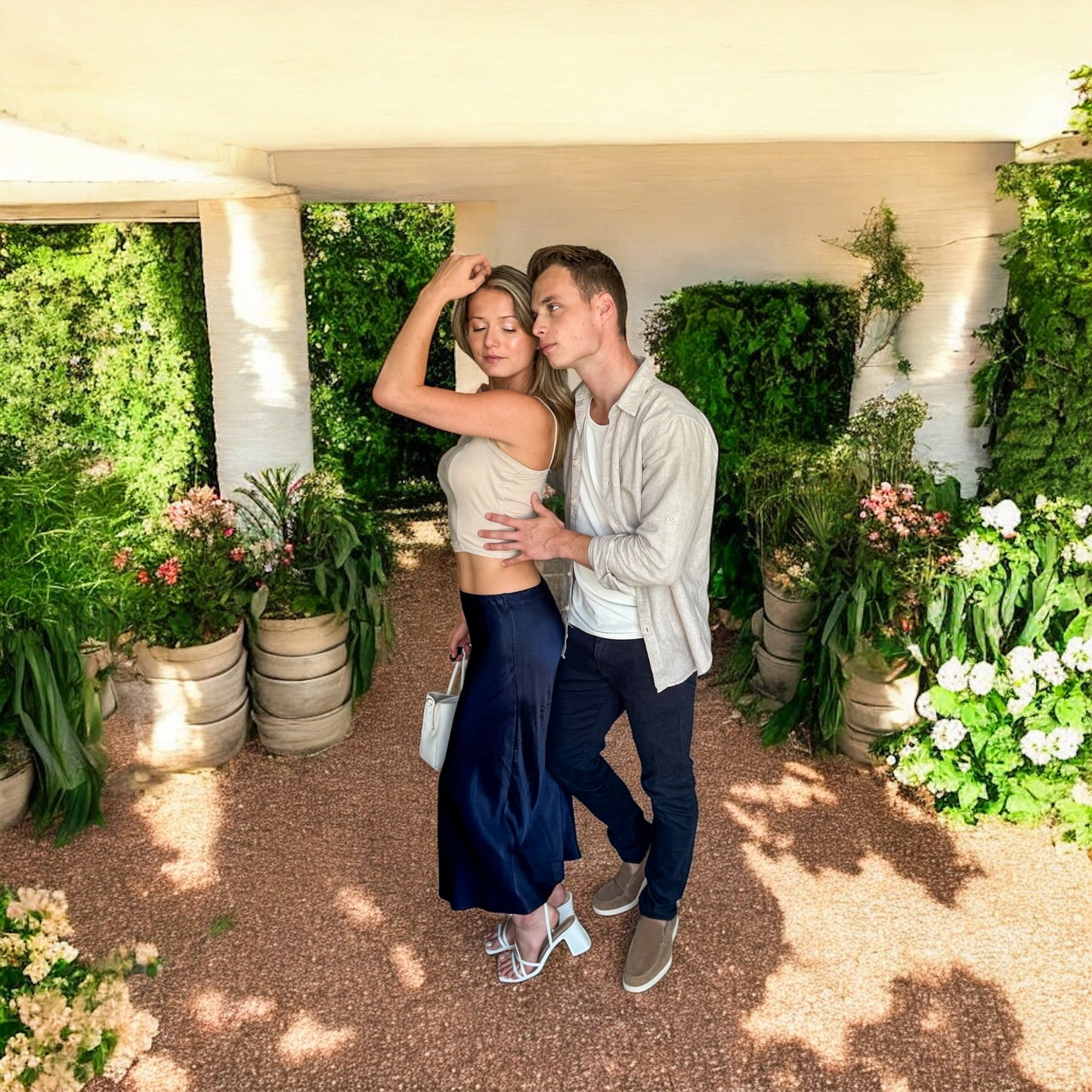 Le Couple Jupe Marine & Haut Beige